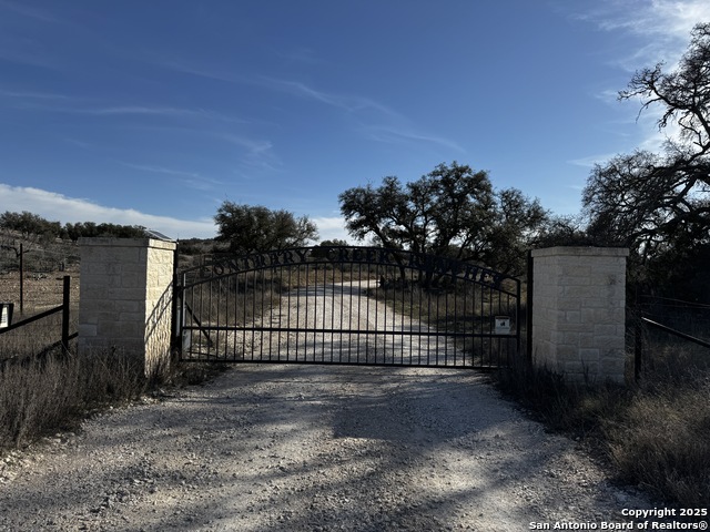 Listing photo id 5 for 408 N County Road