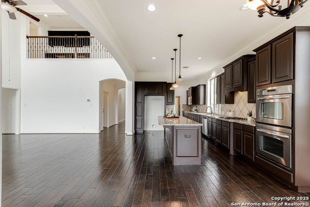Listing photo id 17 for 7735 Stonewall Hill