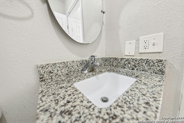 Image 17 of 36 For 915 Stonegate