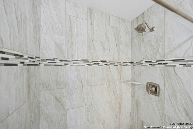 Image 19 of 36 For 915 Stonegate