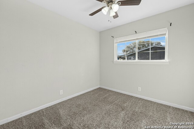 Image 27 of 36 For 915 Stonegate