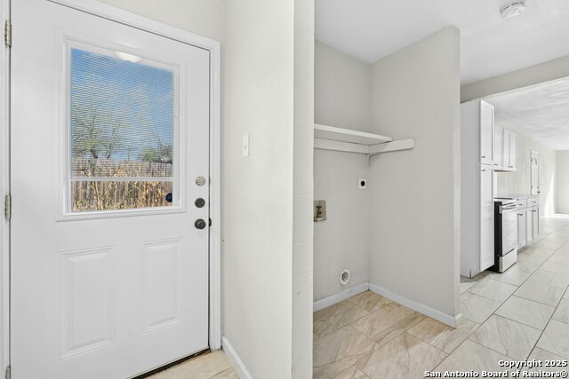 Image 33 of 36 For 915 Stonegate