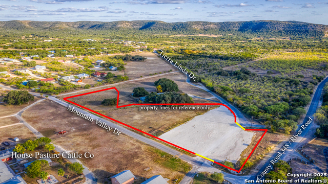 Listing photo id 2 for 3022 Cr 348