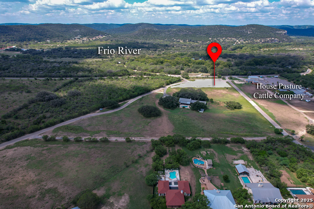 Listing photo id 3 for 3022 Cr 348