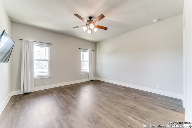 Listing photo id 13 for 1467 Cedar Grove