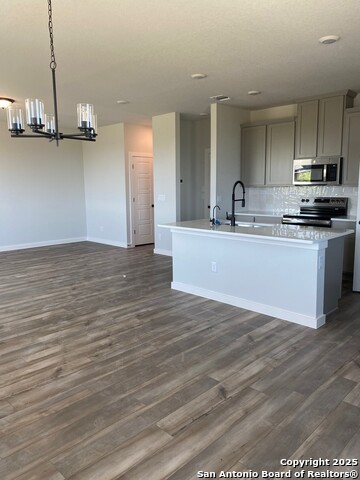 Listing photo id 0 for 727 Langston Lane