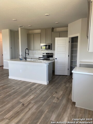 Listing photo id 1 for 727 Langston Lane