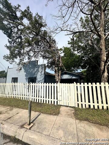 Image 2 of 15 For 902 San Eduardo