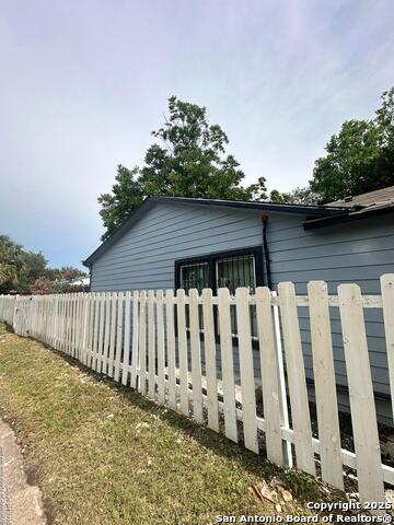 Image 3 of 15 For 902 San Eduardo