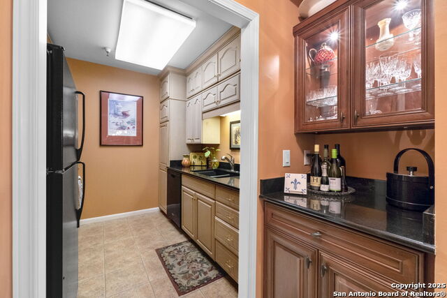Image 4 of 18 For 1 Towers Park Ln  1507