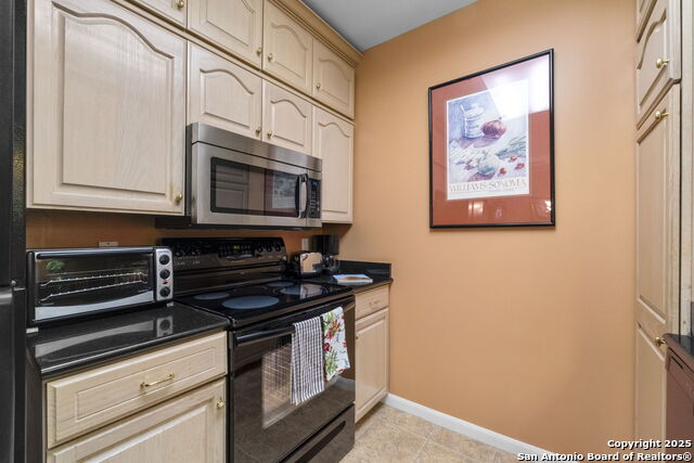 Image 5 of 18 For 1 Towers Park Ln  1507