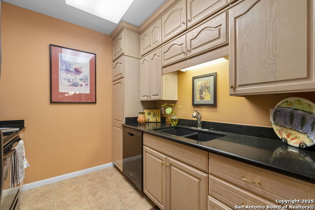 Image 6 of 18 For 1 Towers Park Ln  1507