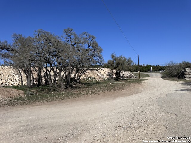 Listing photo id 4 for 16933 Ranch Road 12, Ste #b