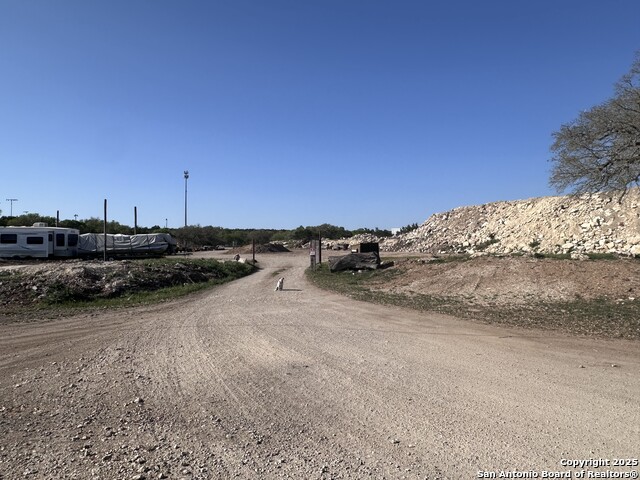 Listing photo id 6 for 16933 Ranch Road 12, Ste #b