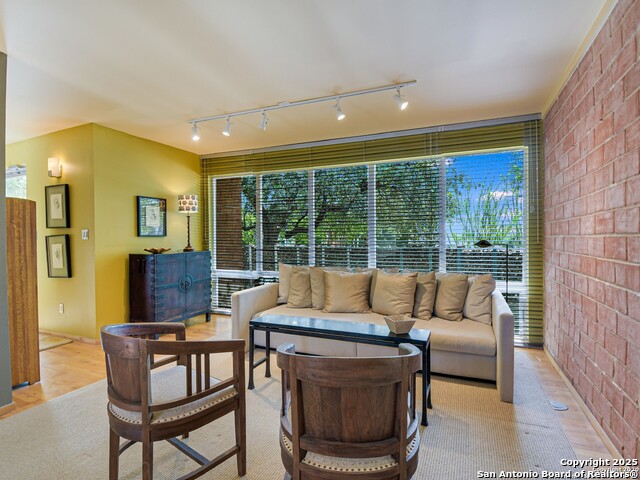 Image 3 of 9 For 605 Kendall  A