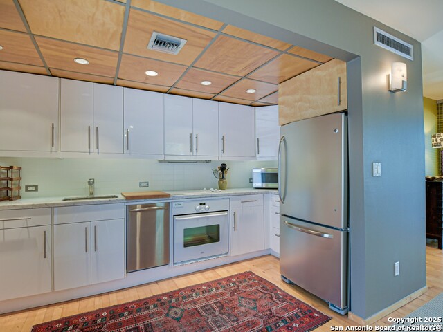 Image 6 of 9 For 605 Kendall  A