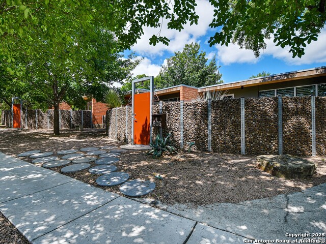 Image 11 of 11 For 605 Kendall  B
