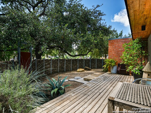 Image 2 of 11 For 605 Kendall  B