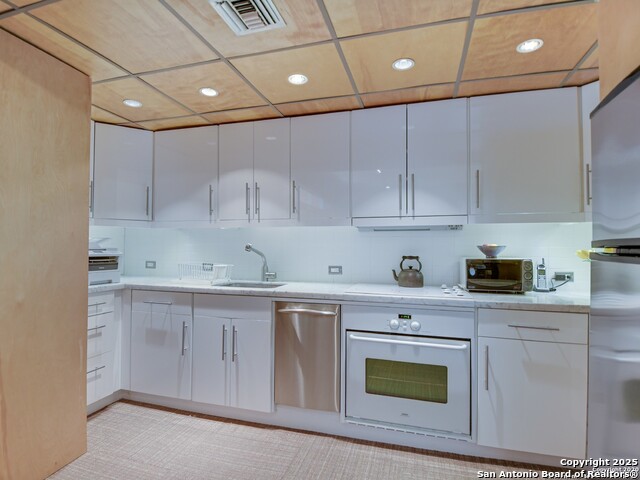 Image 7 of 11 For 605 Kendall  B