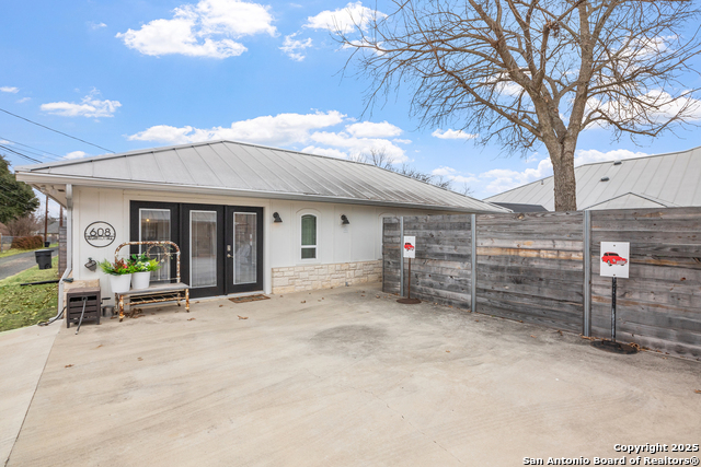 Image 11 of 62 For 608 Morse St. W