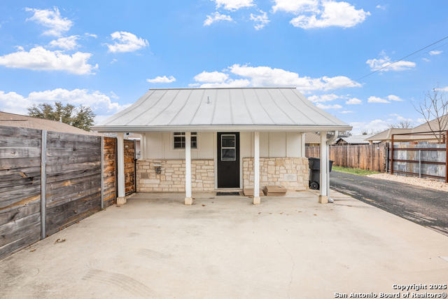 Image 12 of 62 For 608 Morse St. W