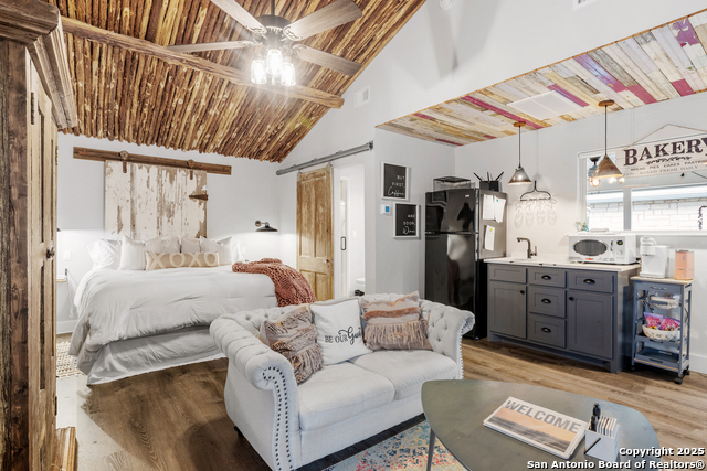 Image 16 of 62 For 608 Morse St. W