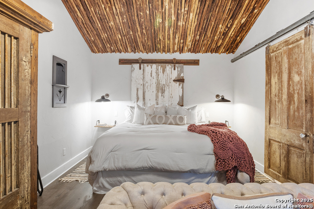 Image 17 of 62 For 608 Morse St. W