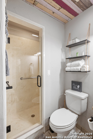 Image 22 of 62 For 608 Morse St. W