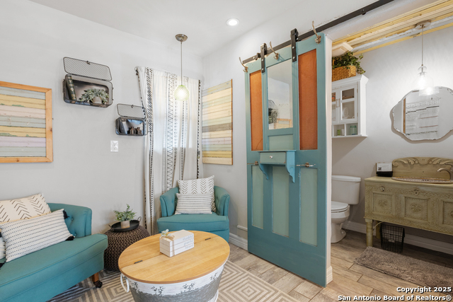 Image 26 of 62 For 608 Morse St. W