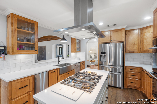 Image 3 of 62 For 608 Morse St. W