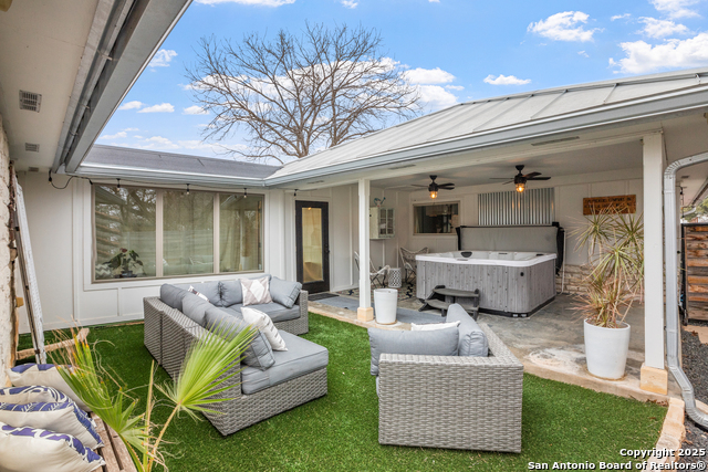 Image 4 of 62 For 608 Morse St. W