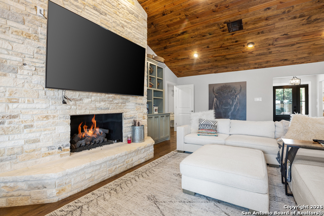 Image 40 of 62 For 608 Morse St. W