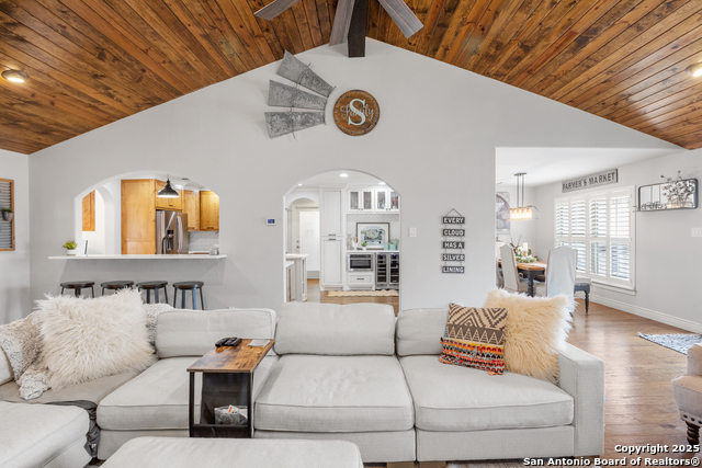 Image 41 of 62 For 608 Morse St. W