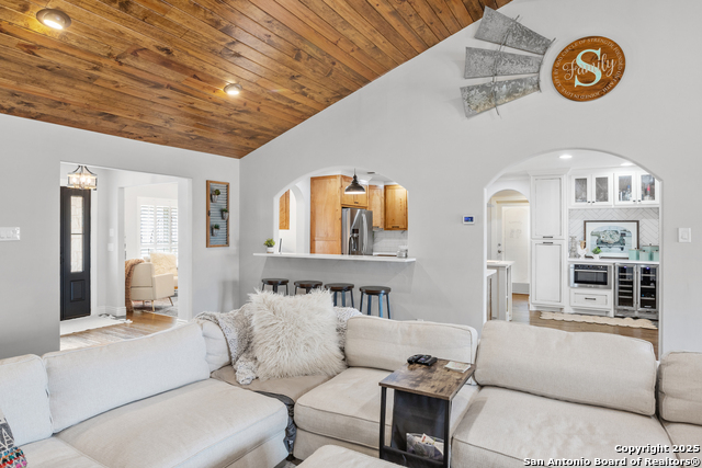 Image 42 of 62 For 608 Morse St. W