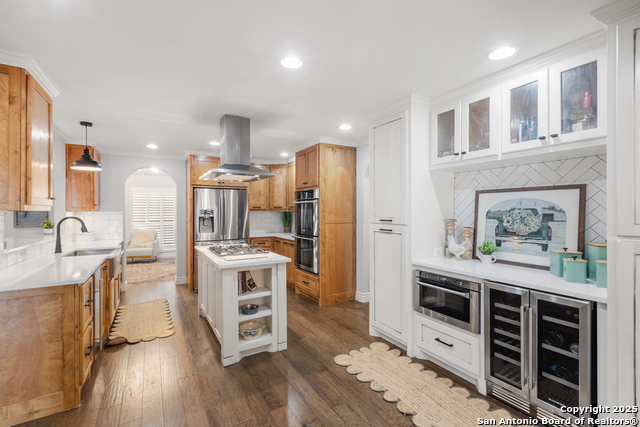 Image 43 of 62 For 608 Morse St. W