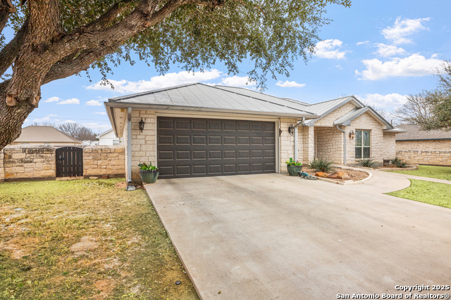 Image 6 of 62 For 608 Morse St. W