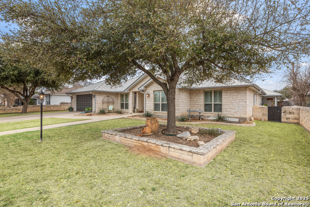 Image 7 of 62 For 608 Morse St. W