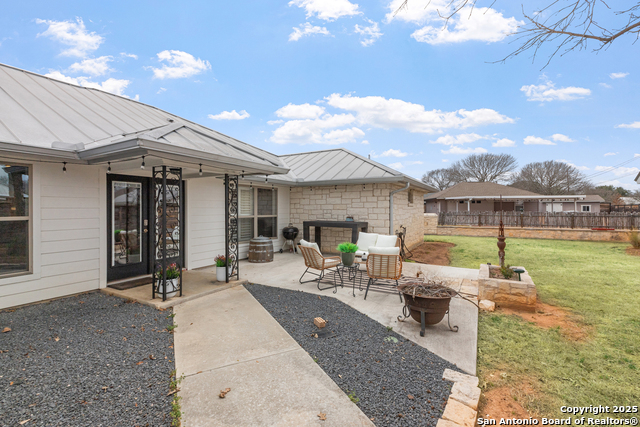 Image 8 of 62 For 608 Morse St. W