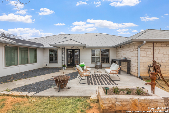 Image 9 of 62 For 608 Morse St. W