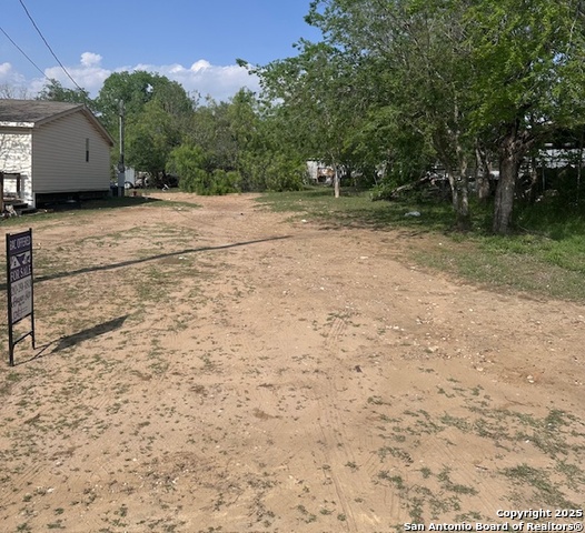 Details for 516 Bartlett, Natalia, TX 78059
