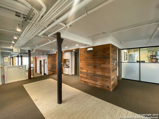Listing photo id 9 for 219 Alamo St N 300 -