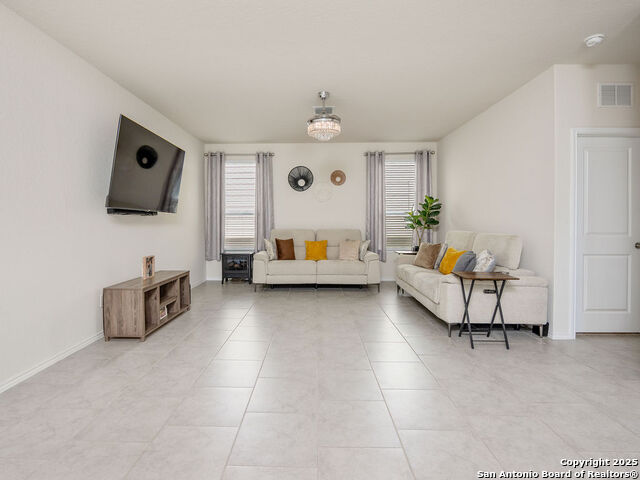 Image 18 of 23 For 7346 Tradinghouse