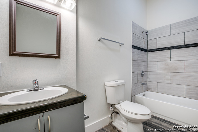 Image 10 of 11 For 3430 Flores St S 1a