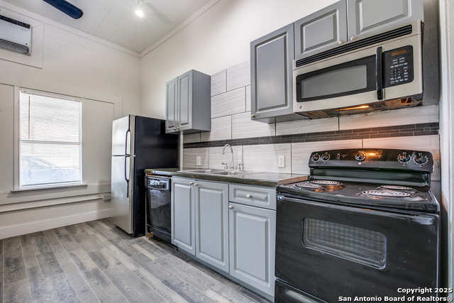 Image 4 of 11 For 3430 Flores St S 1a