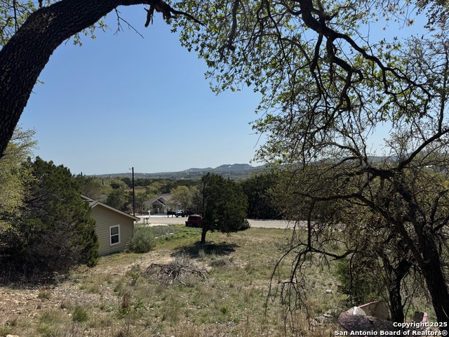 Listing photo id 4 for 1403 Bonnyview Dr.