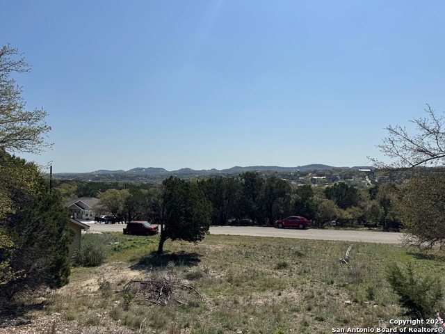 Listing photo id 5 for 1403 Bonnyview Dr.