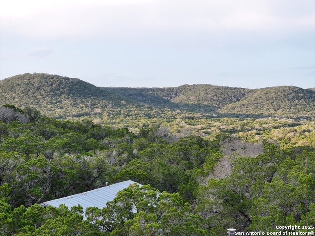 Listing photo id 4 for 382 Windmill Hill