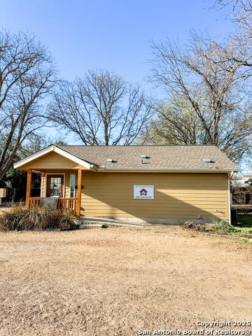 Listing photo id 2 for 916-930 E Blanco