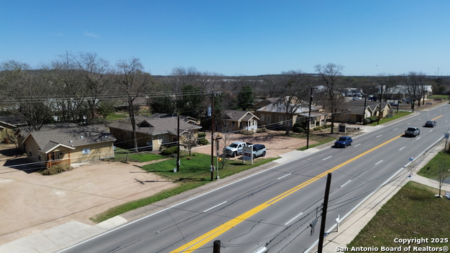 Listing photo id 5 for 916-930 E Blanco