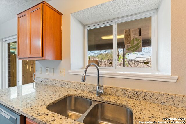 Image 13 of 35 For 2222 Muddy Peak Dr